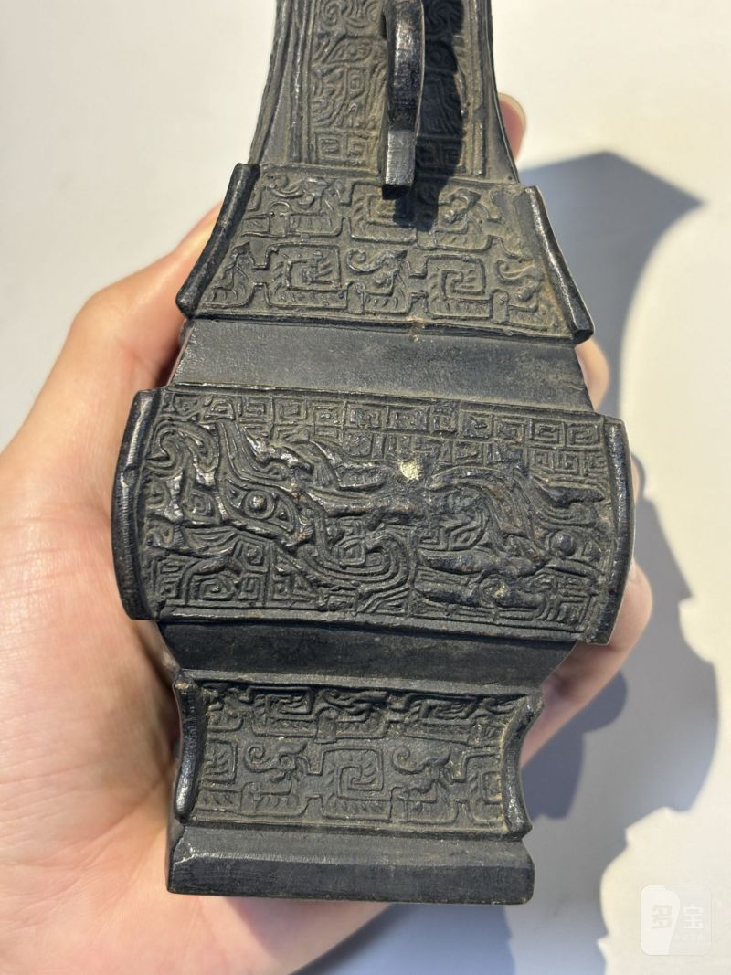    清 铜饕餮纹双耳方瓶（带座） - 图11